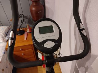 Bicicleta estática ejercicio