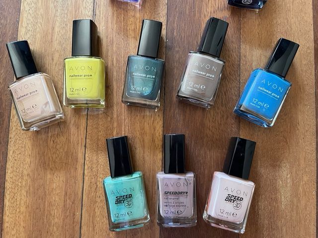 Esmaltes Avon: Colores variados