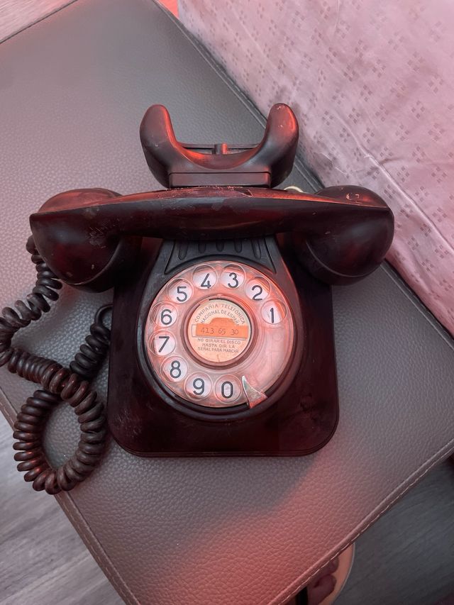 Telefono elettrico standard antico in bachelite