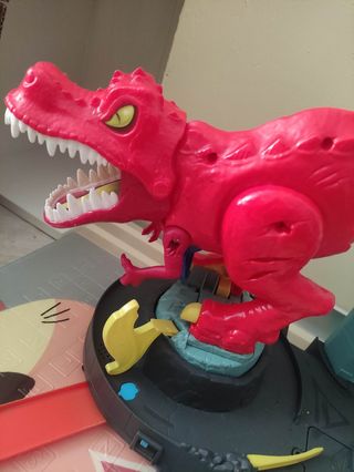 HotWheels Assalto del T-Rex Attacco con Lanciatore