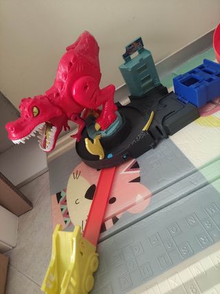 HotWheels Assalto del T-Rex Attacco con Lanciatore