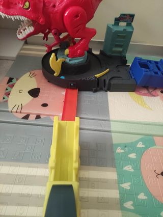 HotWheels Assalto del T-Rex Attacco con Lanciatore