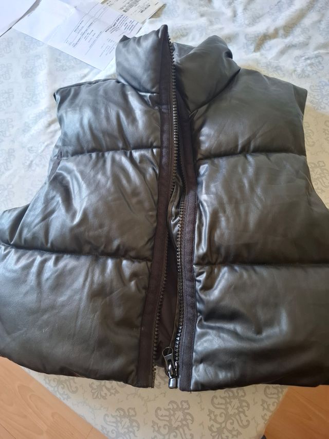 Chaleco Zara piel negra acolchado