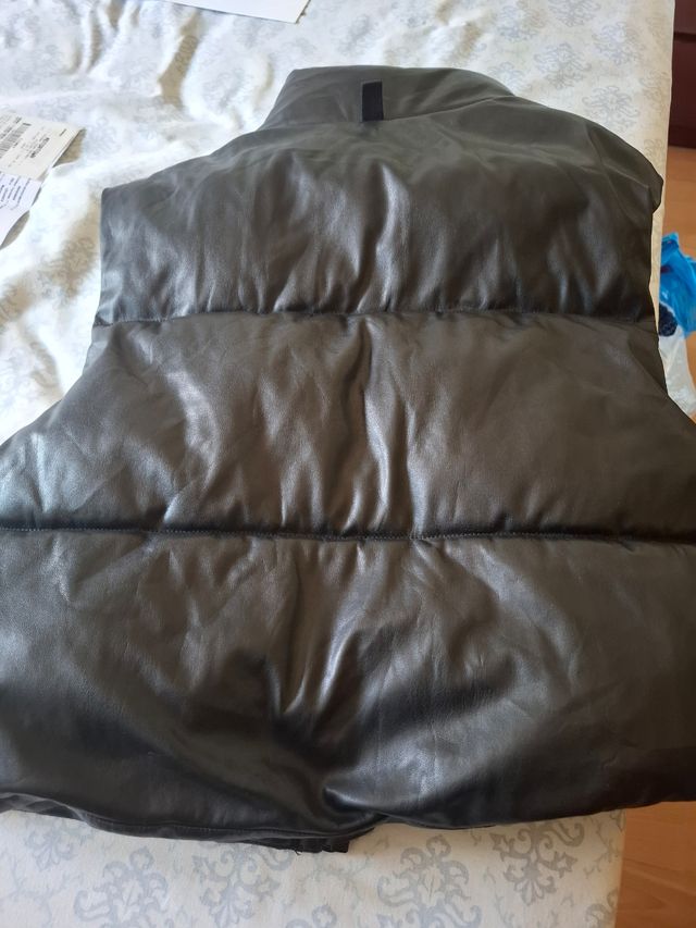 Chaleco Zara piel negra acolchado
