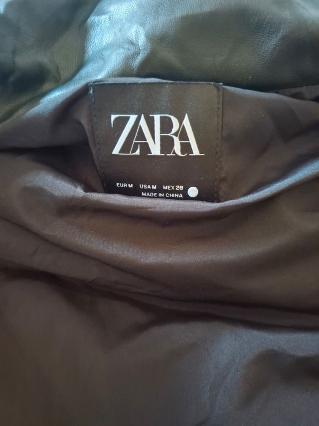 Chaleco Zara piel negra acolchado