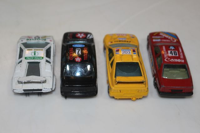 4 carros à escala Burago 1:43