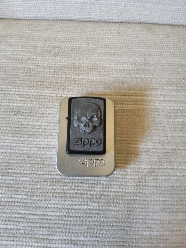 Encendedor Zippo Calavera