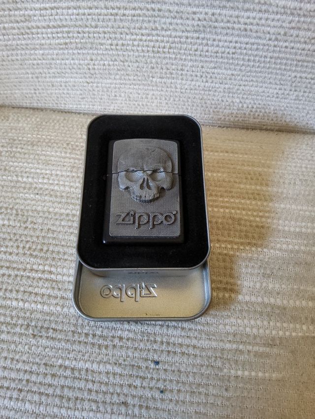 Encendedor Zippo Calavera