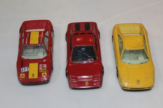 3 auto Ferrari in miniatura