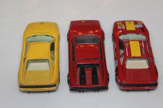 3 auto Ferrari in miniatura
