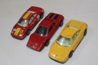 3 auto Ferrari in miniatura