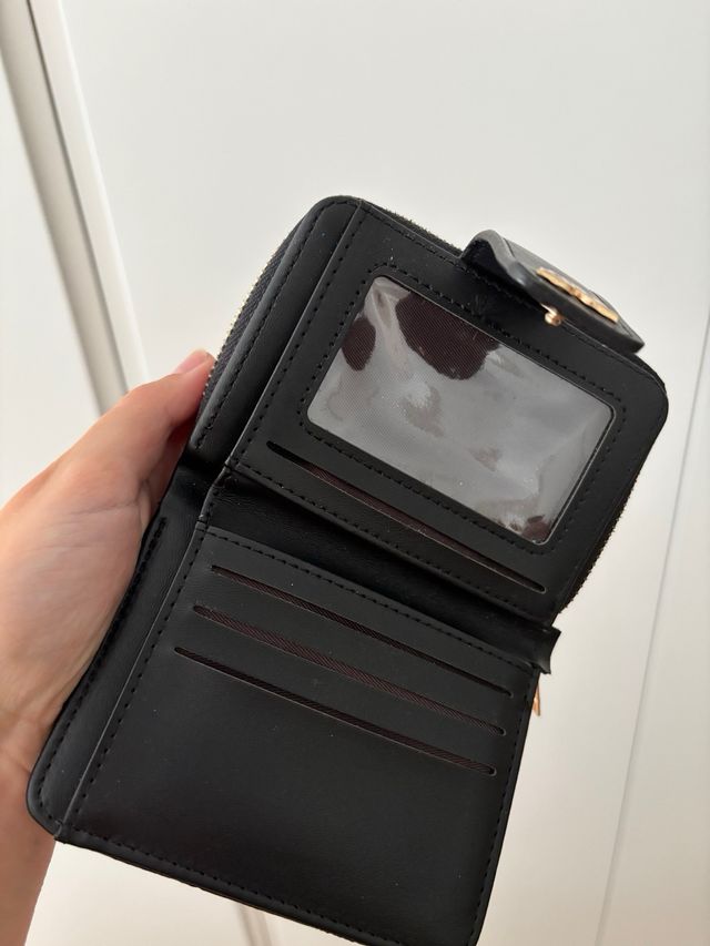 Cartera negra acolchada