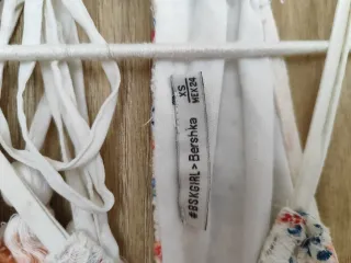 Mono corto floral · Bershka · XS (perfecto estado)