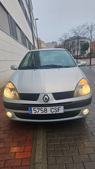 Renault Clio 2004 UNICO DUEÑO solo 82000km