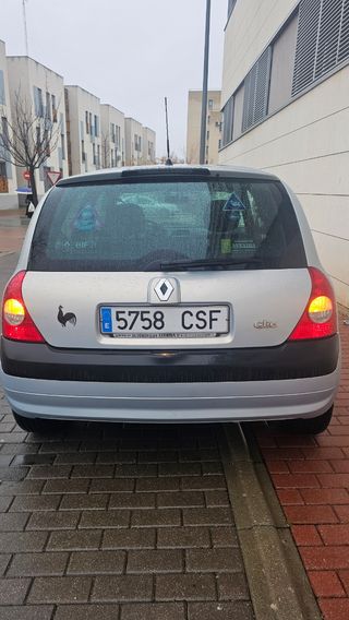 Renault Clio 2004 UNICO DUEÑO solo 82000km