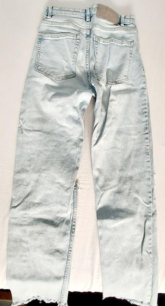 Vaqueros rotos claros