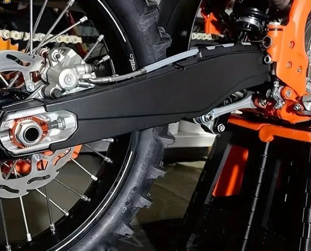 Cubre basculante KTM Husqvarna GasGas