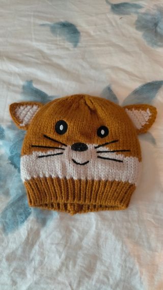 Gorrito de zorro marrón-blanco 