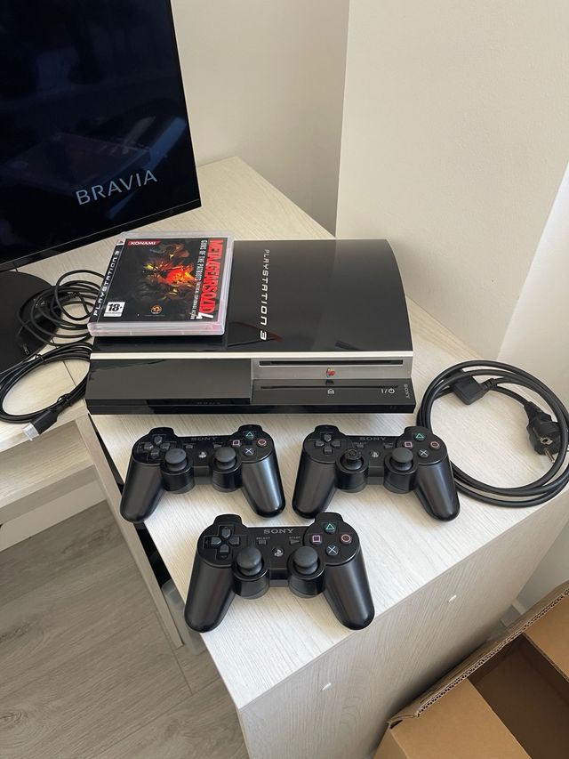 Consola PlayStation 3 80GB + 3 mandos + juego