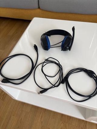 PlayStation 4 Blanca+ 2 juegos + cables + 2 mandos