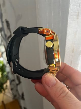 Reloj SMAEL dorado