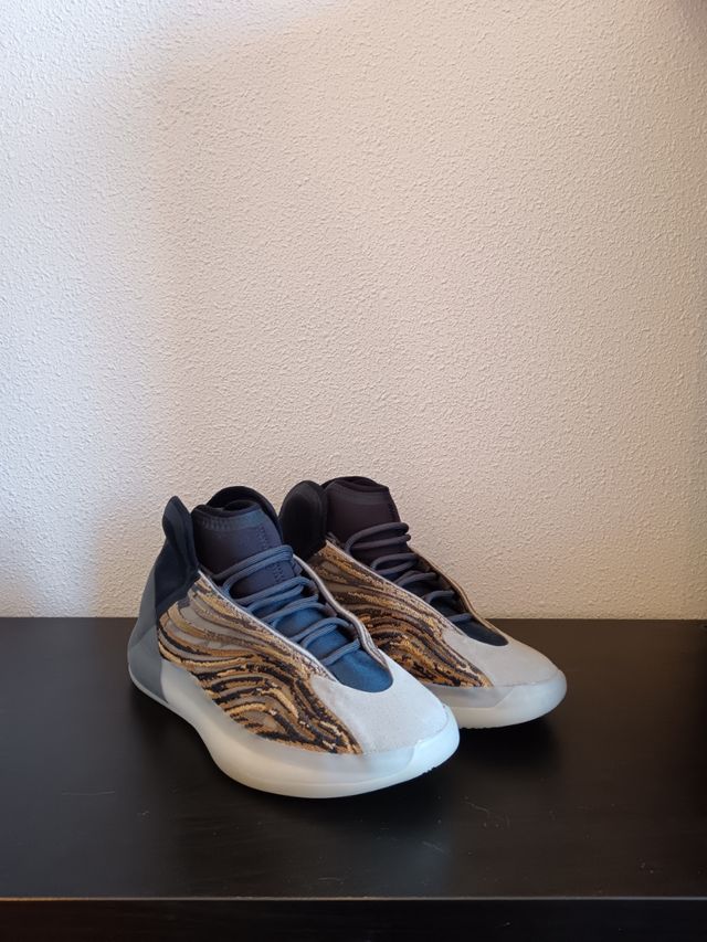 Yeezy QNTM Amber Tint