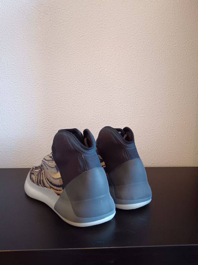 Yeezy QNTM Amber Tint