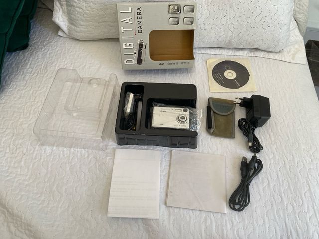 SIN ESTRENAR Cámara digital Elco e1 compacta