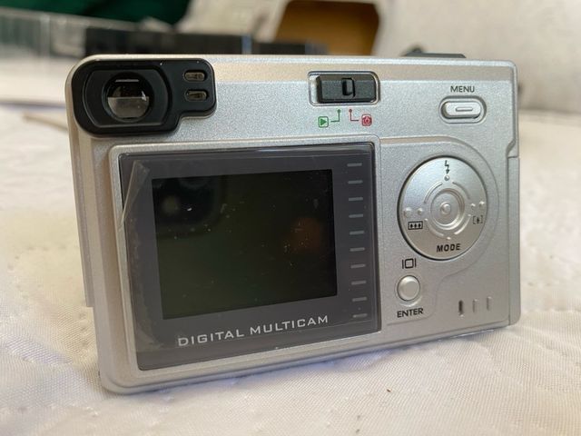 SIN ESTRENAR Cámara digital Elco e1 compacta