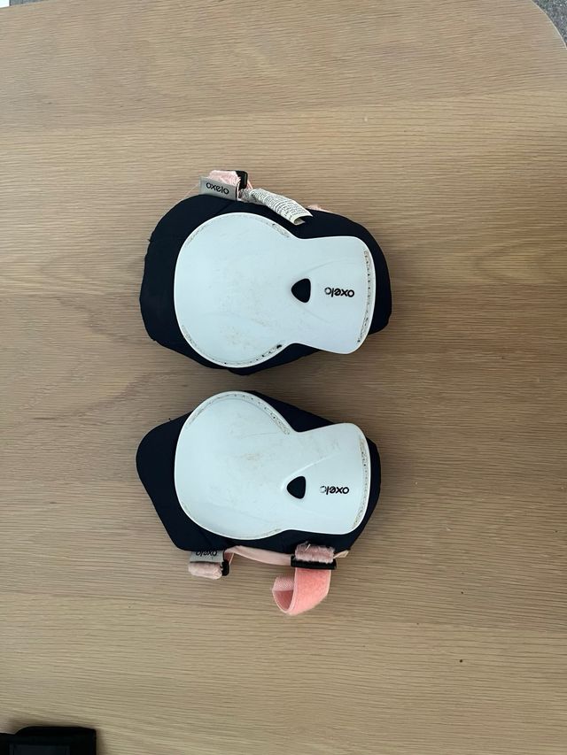 Protecciones Oxelo: rodilleras, coderas y muñecas.