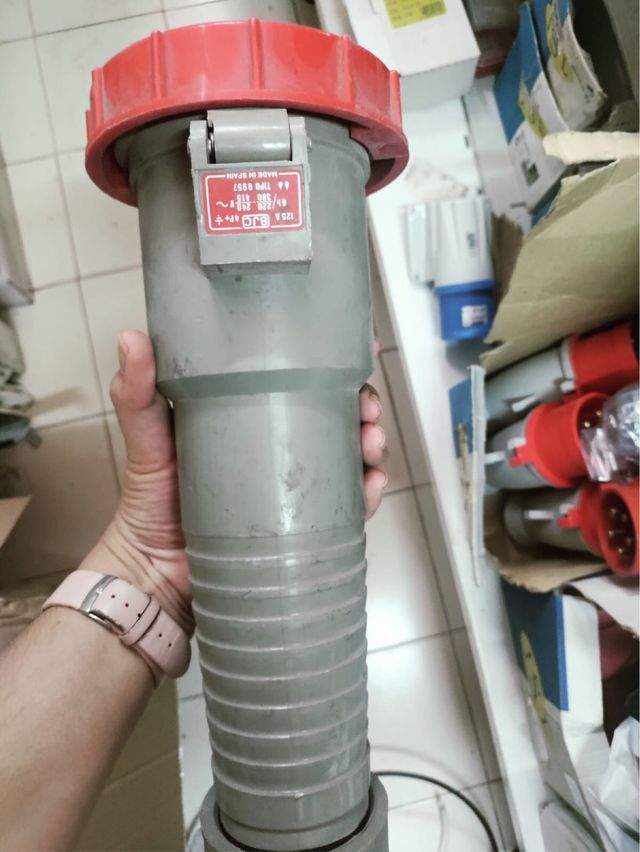 Enchufe industrial macho o hembra 4P+T 125A