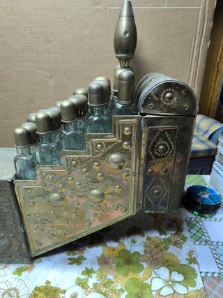 Antiguo limpiabotas turco de latón