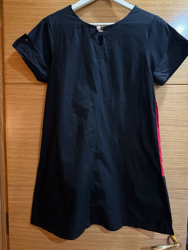 Abito originale nero e rosso