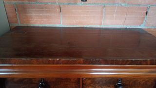 Cómoda antigua de madera