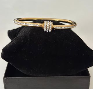 Pulseras dorada con brillantes