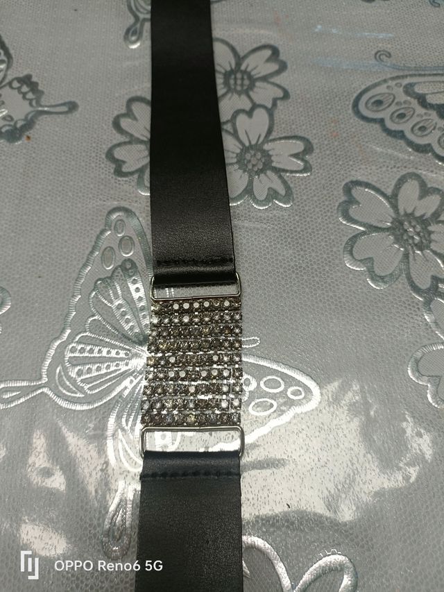 Cintura nera con strass
