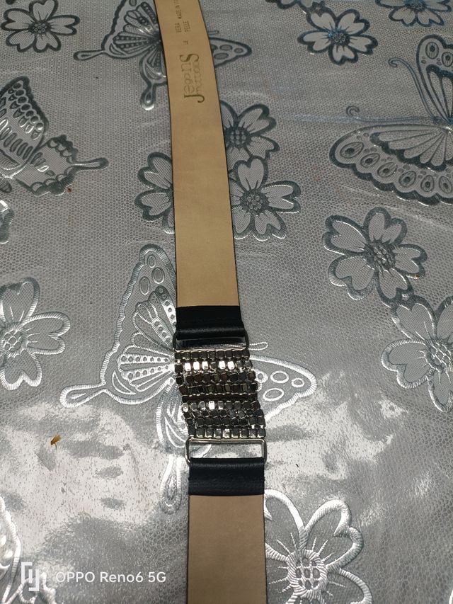 Cintura nera con strass