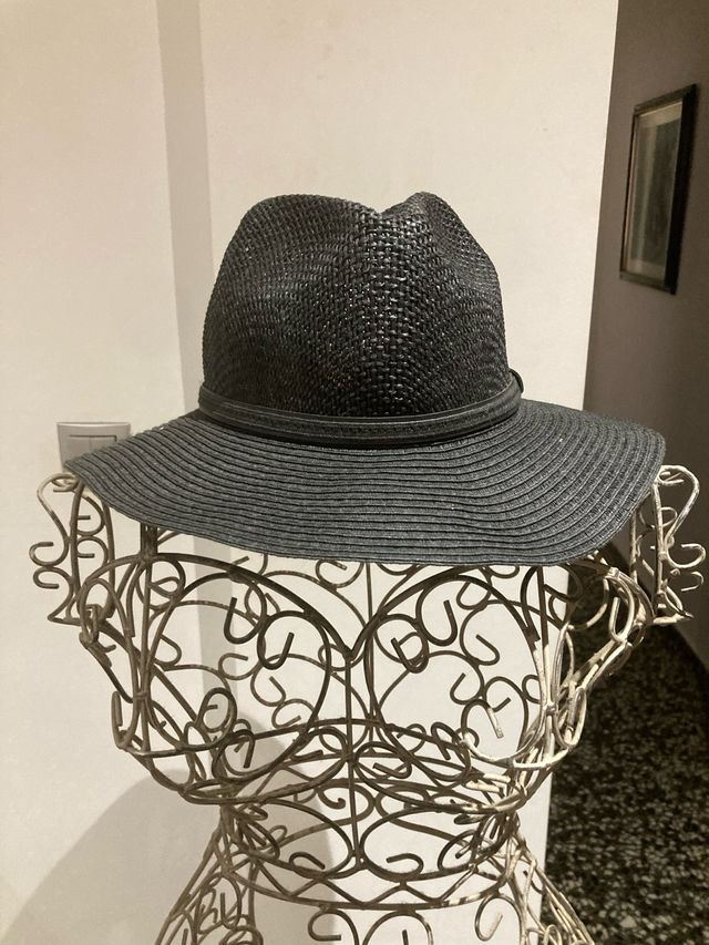 Sombrero negro tejido