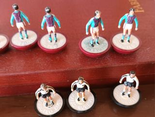 Subbuteo: 12 miniature ( 6  West ham + 6 Germania)