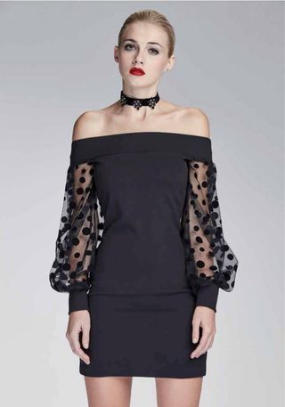 Vestido negro-cuello barco, mangas plumeti