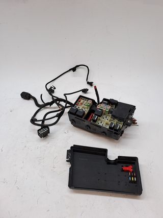 CAJA RELES / FUSIBLES VOLVO C30