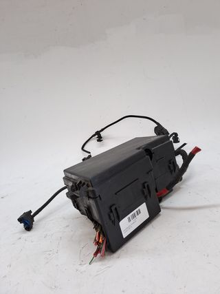 CAJA RELES / FUSIBLES VOLVO C30