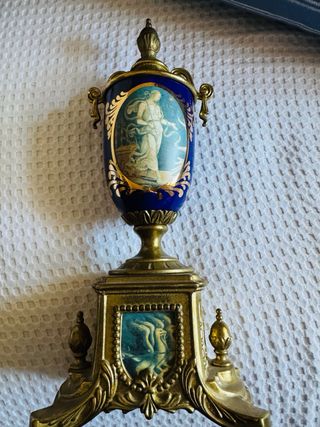 Copa bronce y cerámica, figura decorativa