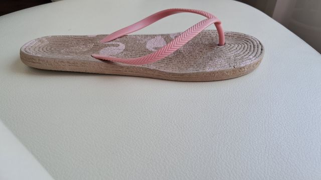 Chanclas playa beige-rosa estampadas