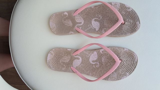 Chanclas playa beige-rosa estampadas