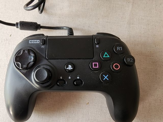 Mando oficial PlayStation HORI juegos de lucha
