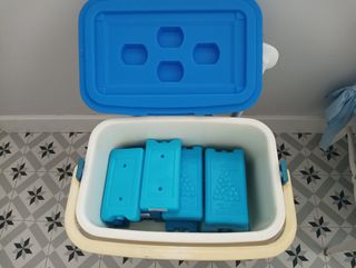 Nevera azul c/ placas hielo