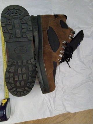 Botas serraje marrón - trekking
Nuevas 
32cm 