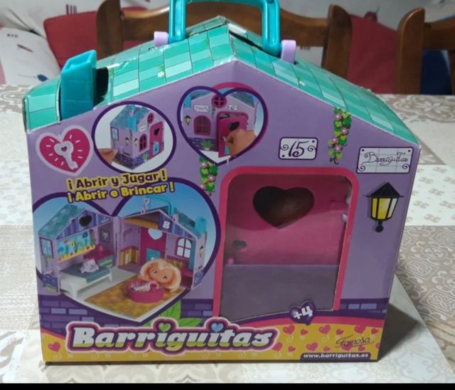 set di case una di costruzione