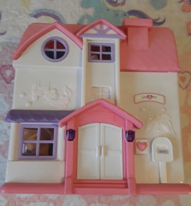 set di case una di costruzione